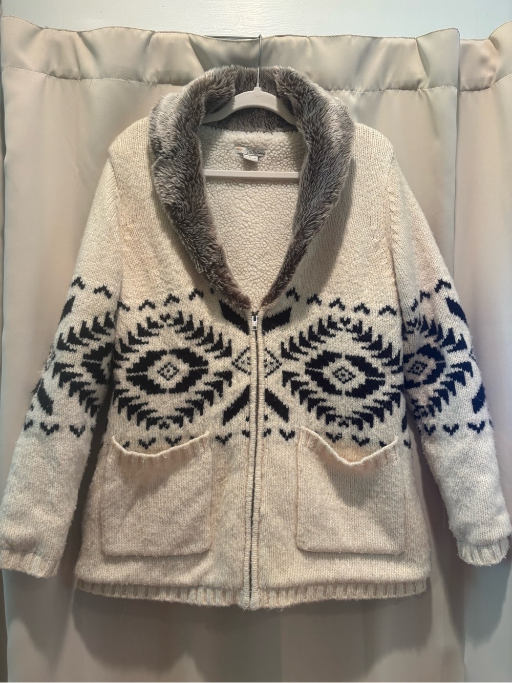 Women’s sweater jacket with fur color